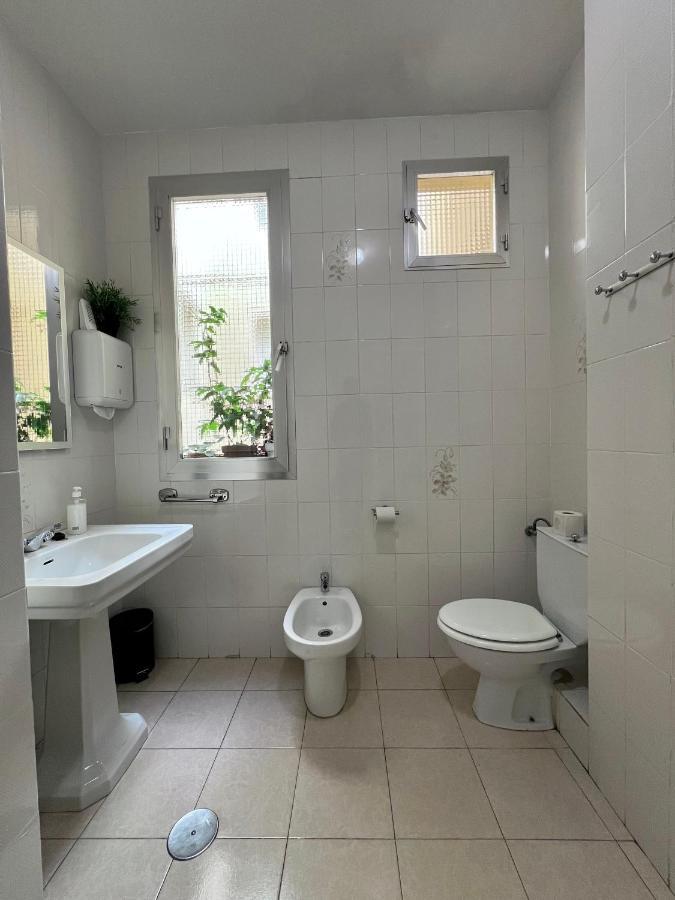 Hostal Conde De Alba Madrid Buitenkant foto