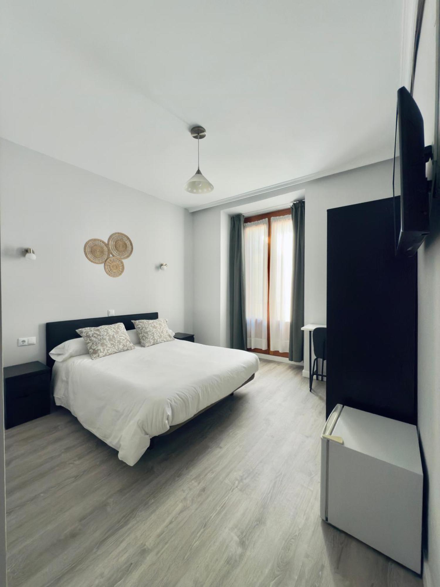 Hostal Conde De Alba Madrid Buitenkant foto