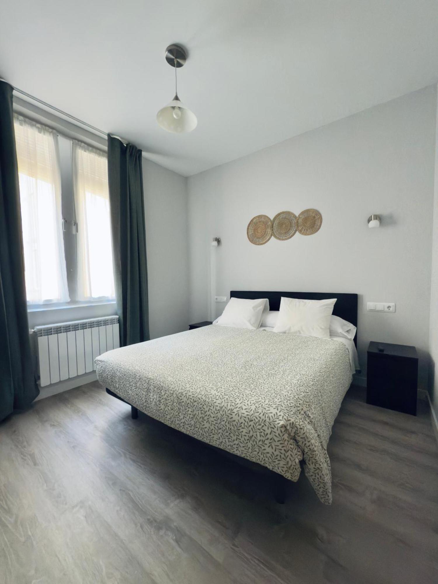 Hostal Conde De Alba Madrid Buitenkant foto