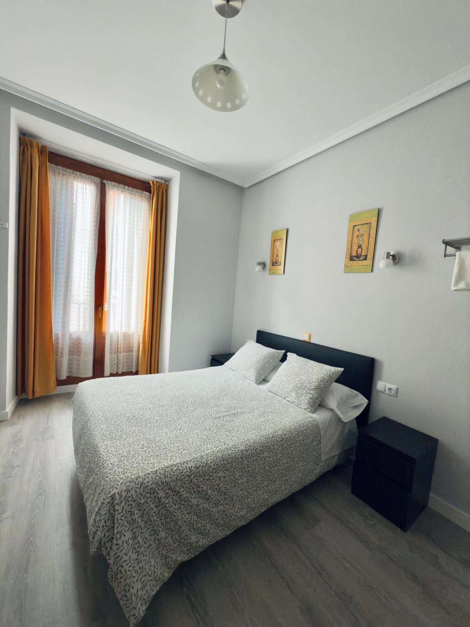 Hostal Conde De Alba Madrid Buitenkant foto