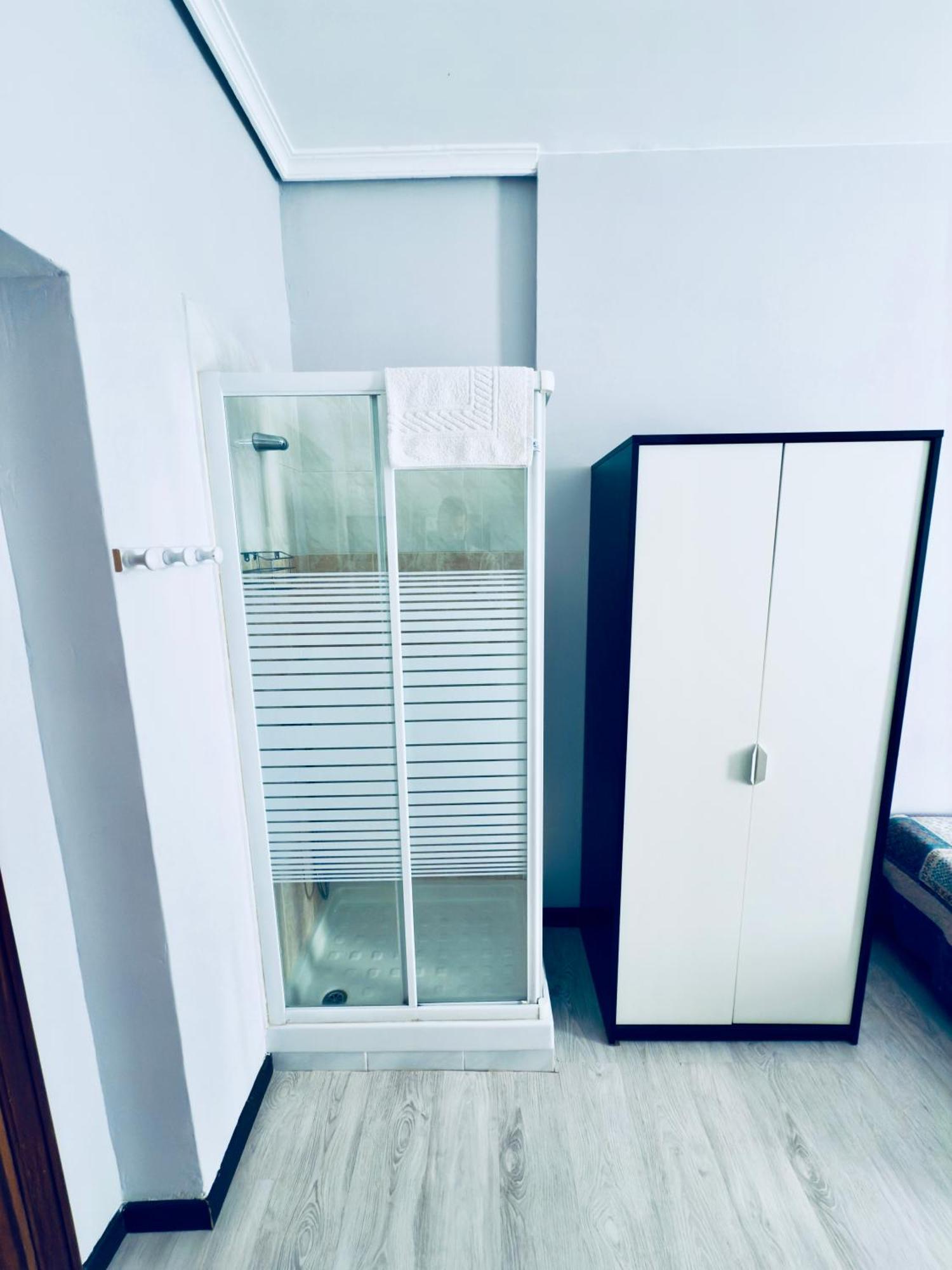 Hostal Conde De Alba Madrid Buitenkant foto