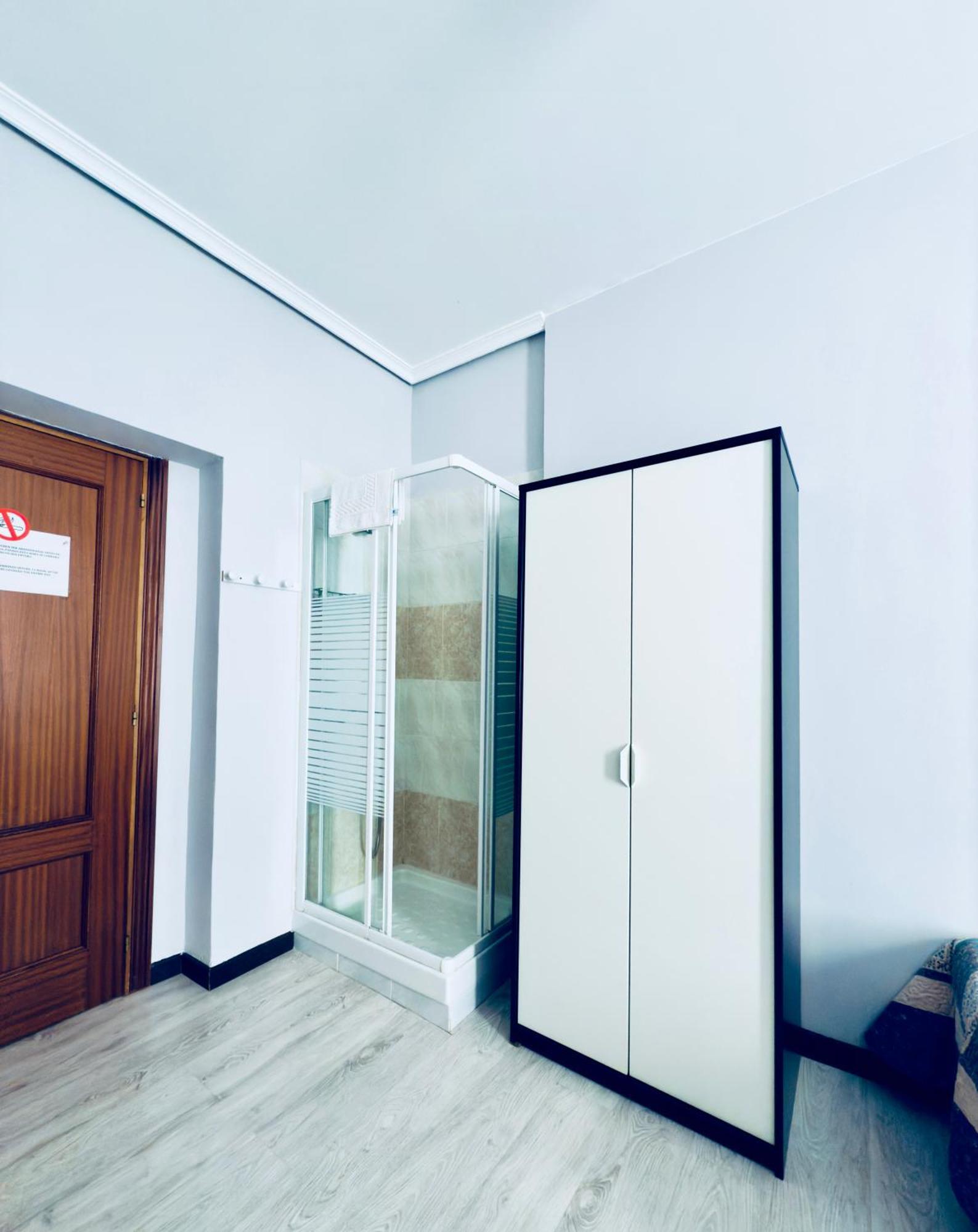 Hostal Conde De Alba Madrid Buitenkant foto